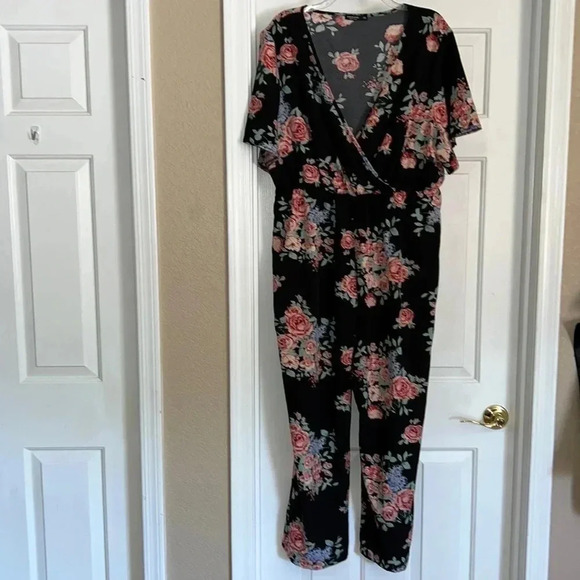 SHEIN Curve 3XL Floral Jumpsuit, Short Sleeve, Pant, Elastic Waist, V Neck - Picture 1 of 8